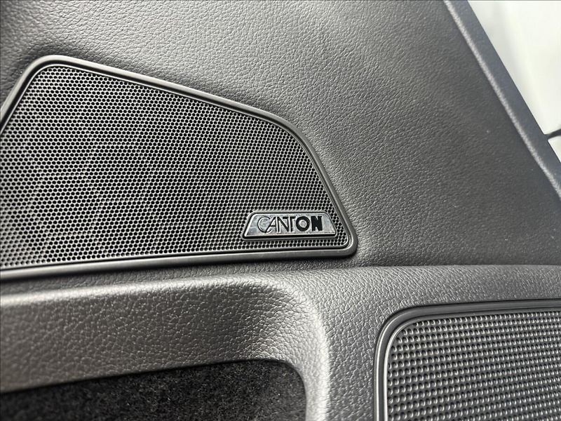 Škoda Superb 2,0 DSG 4X4 ACC CANTON STYLE+ - fotka 37 z 49