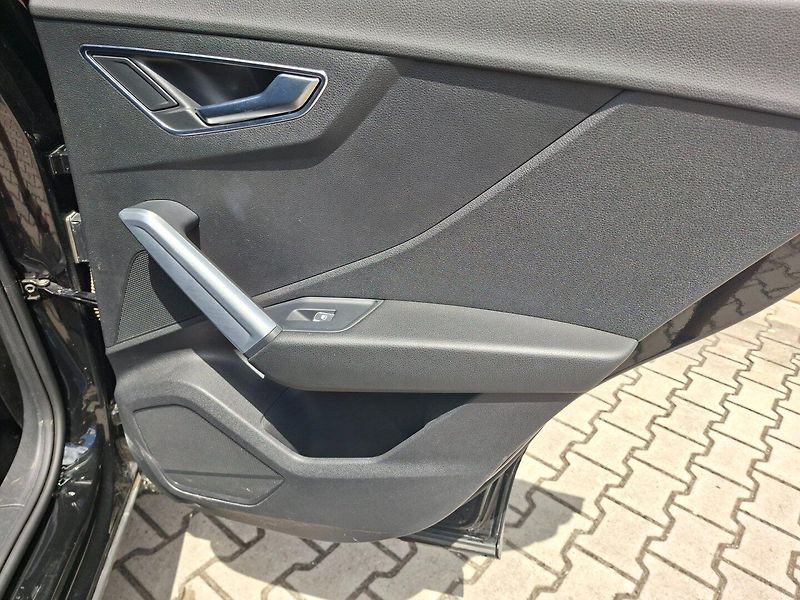 Audi Q2 (2016) 2.0TDI 140kW 7A QUATTRO S-LINE - fotka 35 z 47