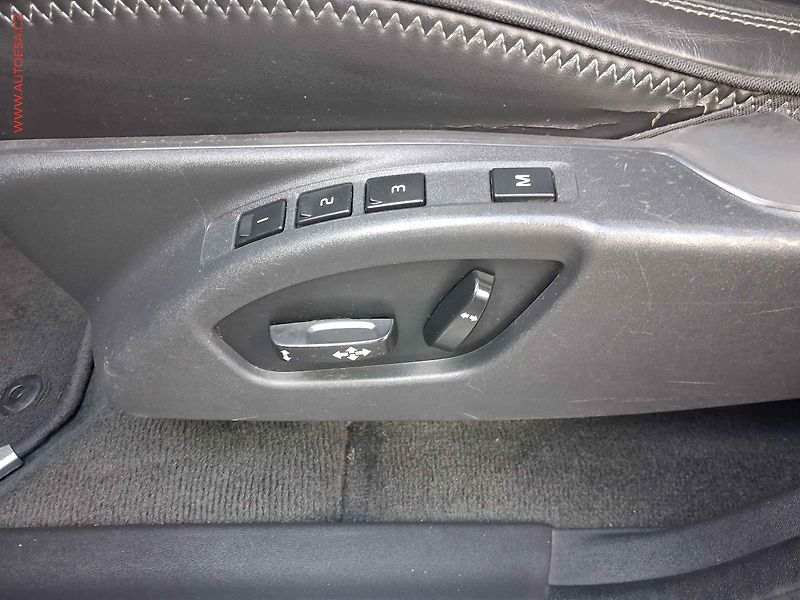 Volvo XC60 (2013) 2.4D5 4x4, ČR, servis.kniha - fotka 14 z 17