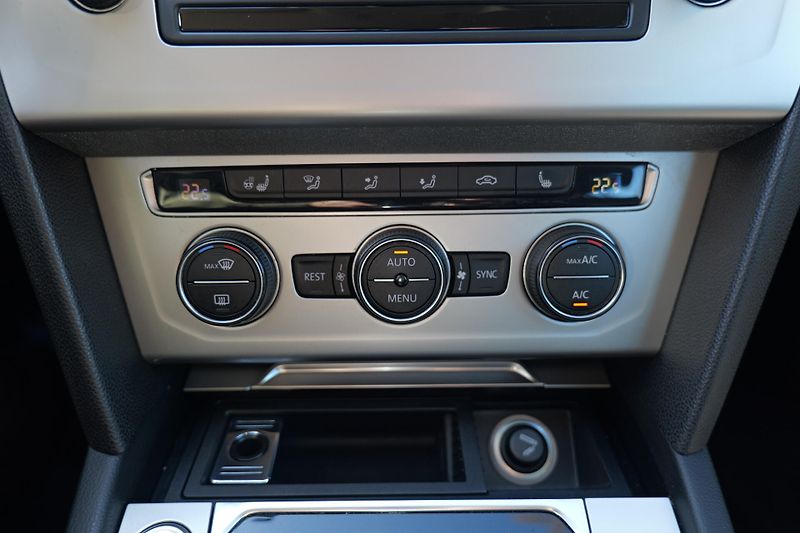 Volkswagen Passat 1.4 TSI 110 kW DSG Kamera Tažn - fotka 24 z 35