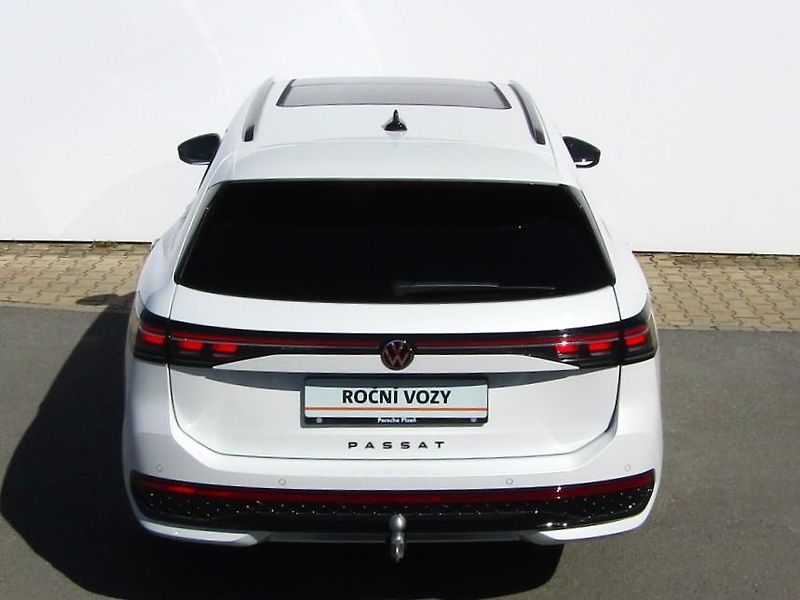 Volkswagen Passat R-Line People 2,0 TDI 110 kW - fotka 12 z 30