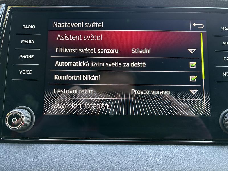 Škoda Karoq (2022) 2.0TSi 140kW 4x4SPORTLINE      - fotka 37 z 45