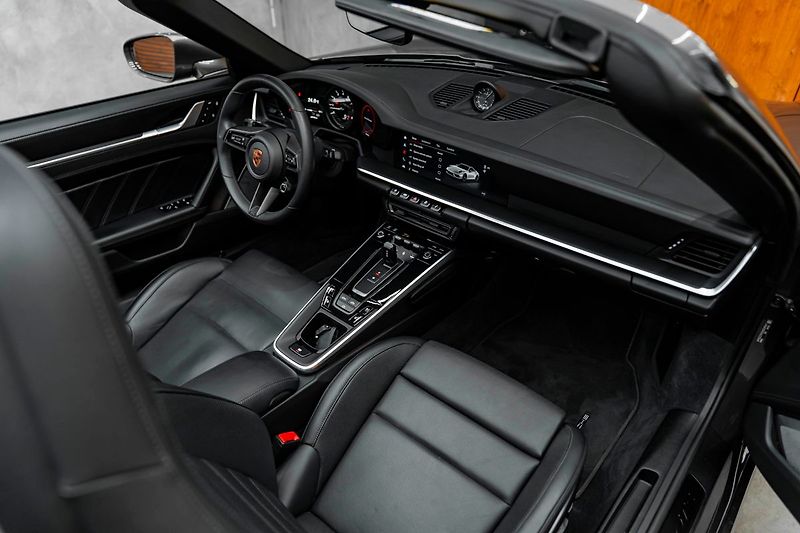 Porsche 911 4 GTS - fotka 17 z 20