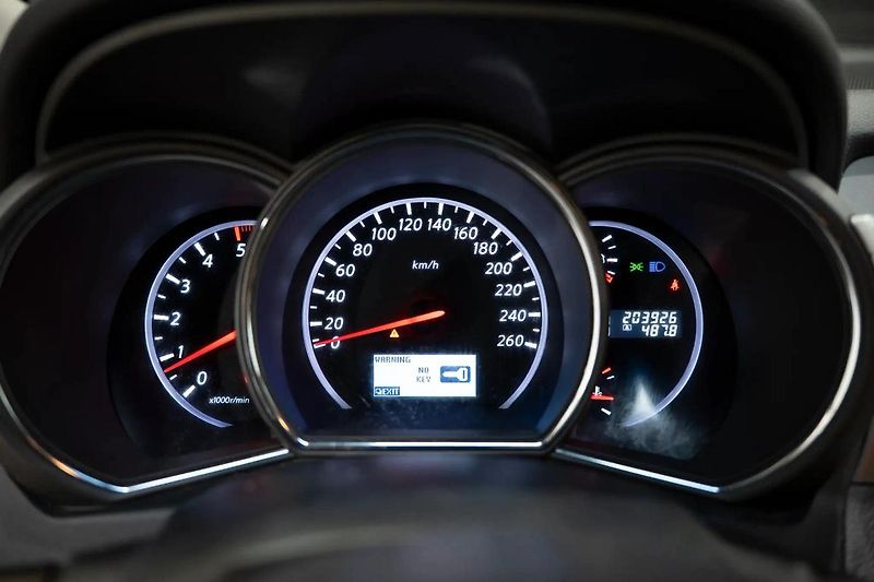 Nissan Murano 2.5 DCI 140 kW 4X4 - fotka 10 z 35