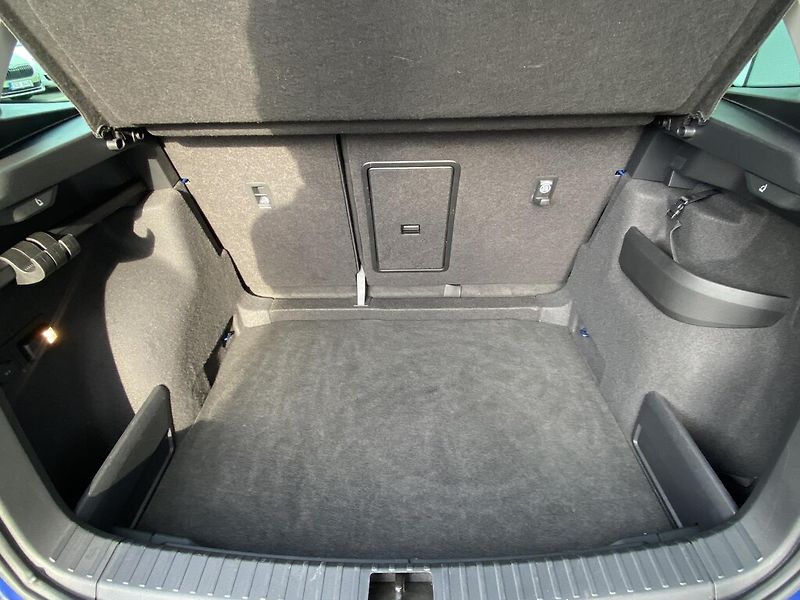 Škoda Karoq 1,5 TSI 110 kW Style - fotka 28 z 28
