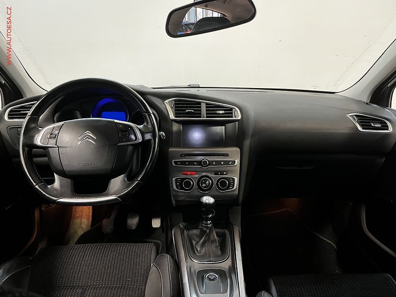 Citroën C4 (2015) 2.0HDi, Shine, bixen, panor - fotka 8 z 17