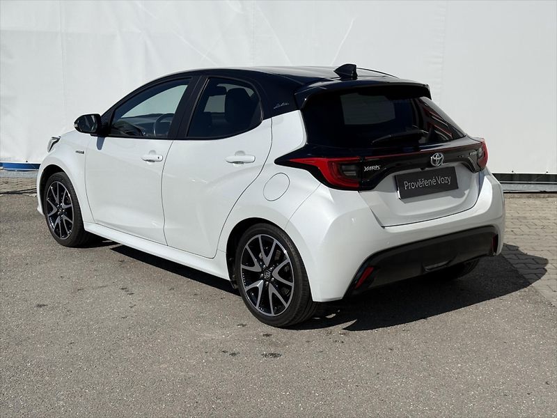 Toyota Yaris 1,5 Selection Style, Hybrid - fotka 4 z 19
