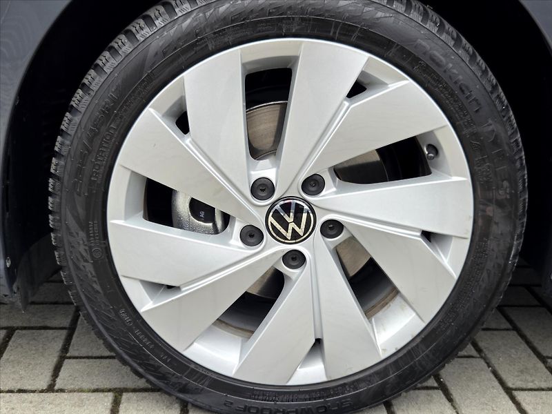 Volkswagen Golf 1,5 eTSi 110kW DSG Tov.záruka - fotka 22 z 23