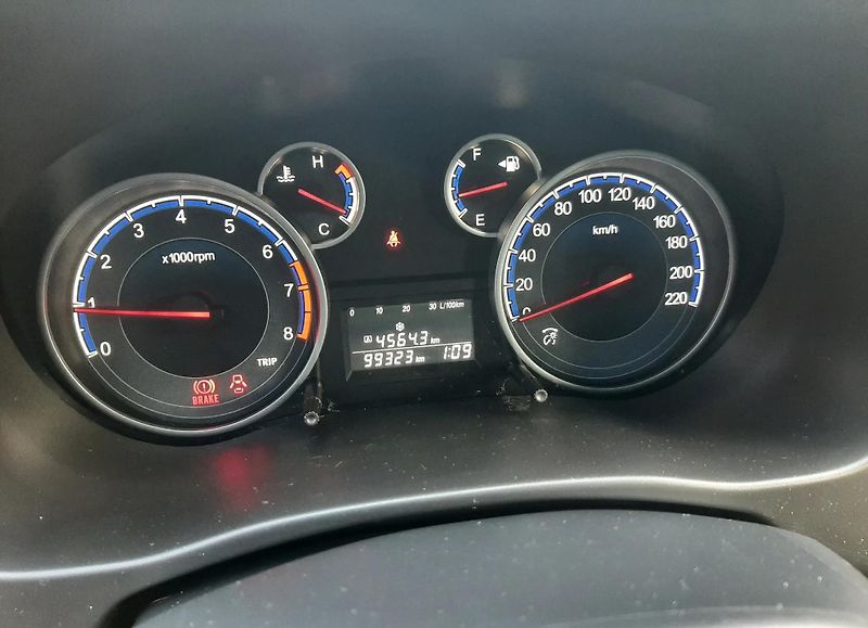 Suzuki SX4 (2010) Suzuki SX4, 1,6 4x4 r.v. 2010  - fotka 12 z 30