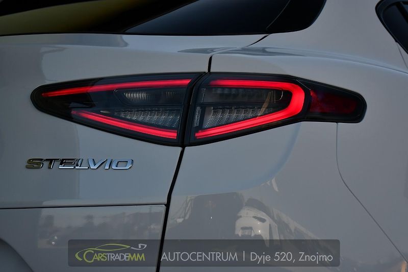 Alfa Romeo Stelvio 2.2D 16V 154kW Veloce AT8-Q4 - fotka 51 z 51