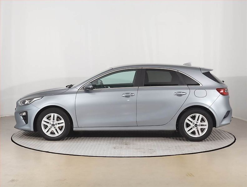 Kia Ceed (2021) Silver 1.5 T-GDI, Serv.kniha - fotka 3 z 20
