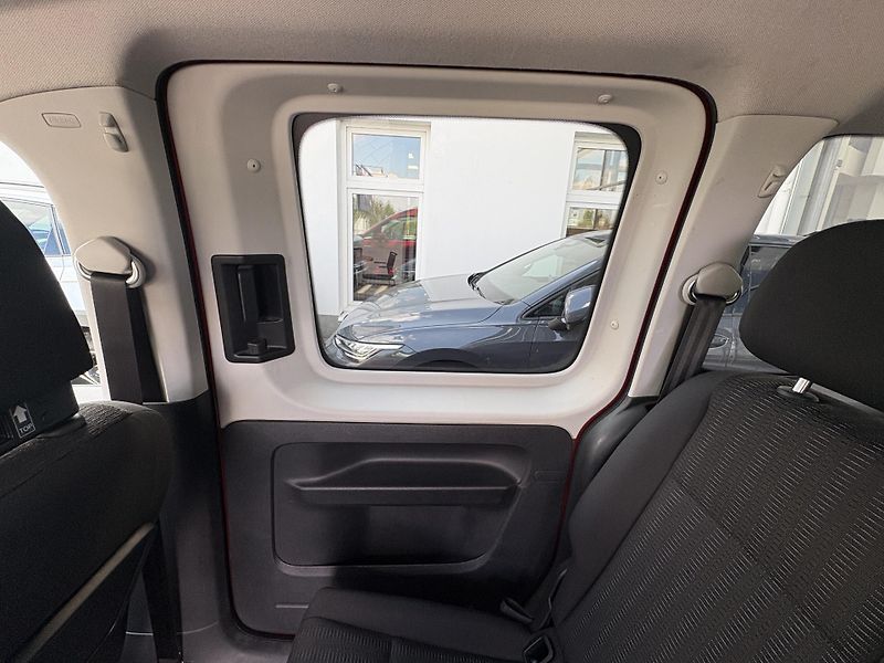 Volkswagen Caddy 2.0 TDI COMFORTLINE 75 kW M5F - fotka 19 z 27