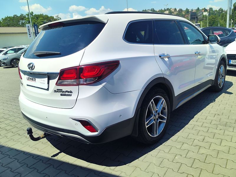 Hyundai Grand Santa Fe 2.2 CRDi/147kW Luxury AT 4x4 - fotka 5 z 43