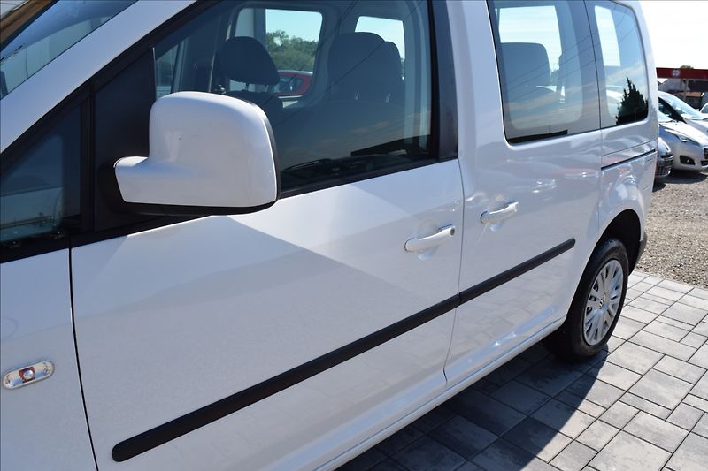 Volkswagen Caddy 1,6 TDI 77KW BEZ KOROZE - fotka 8 z 48
