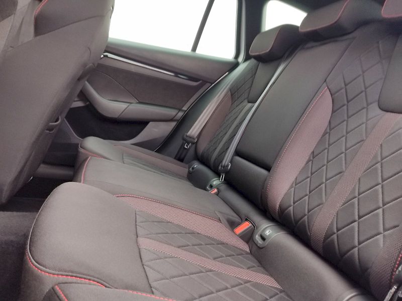 Škoda Octavia (2023) Combi RS 2,0 Tdi 147 Kw 4x4 DS - fotka 28 z 38