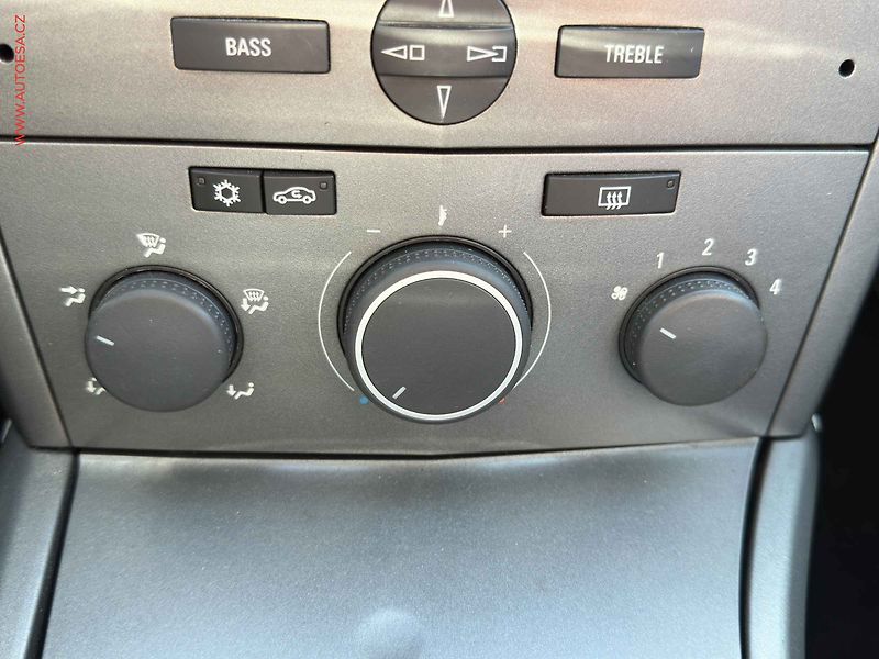 Opel Astra (2004) 1.4i, AC, tažné - fotka 14 z 17