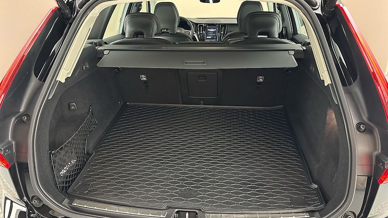 Volvo XC60 2.0 T6 AUT AWD Recharge Core - fotka 17 z 32