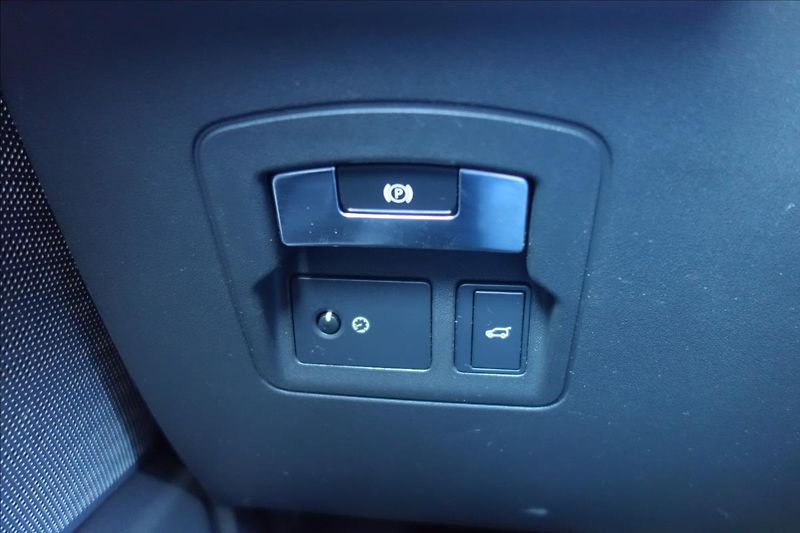 Land Rover Range Rover Velar 3,0 d,SERVIS.KN.,RDYNAMIC,AWD. - fotka 45 z 49