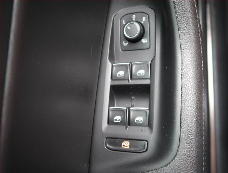 Volkswagen Passat (2018) 2.0 TDI, Automat, Serv.kniha - fotka 19 z 20