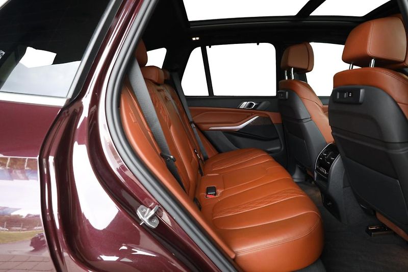 BMW X5 xDrive 45e - fotka 8 z 35
