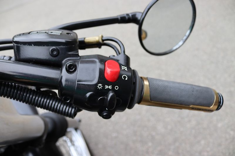 Triumph Bonneville (2001) BONNEVILLE 800 CAFÉ RACER - fotka 21 z 22