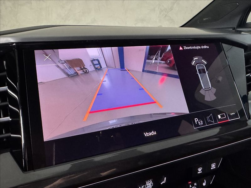 Audi Q4 e-tron 40 S-Line LED Matrix Assist - fotka 30 z 50