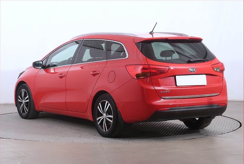 Kia Ceed (2015) 1.6 GDI, Serv.kniha, Tempomat - fotka 4 z 21