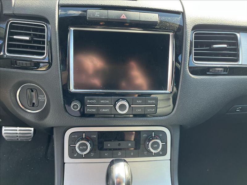 Volkswagen Touareg 3,0 TDi V6 180KW 4x4 TAŽNÉ - fotka 16 z 50