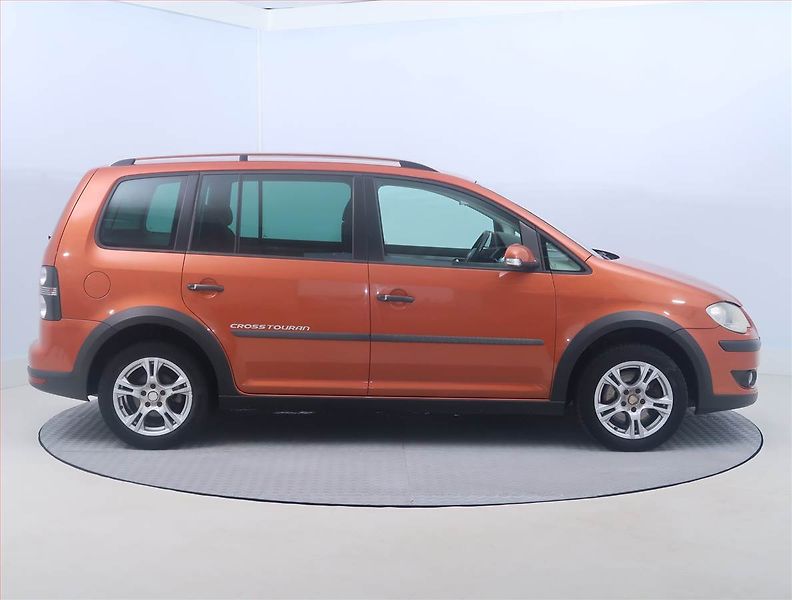 Volkswagen Touran (2007) Cross 2.0 TDI, Automat, 7 míst - fotka 6 z 16