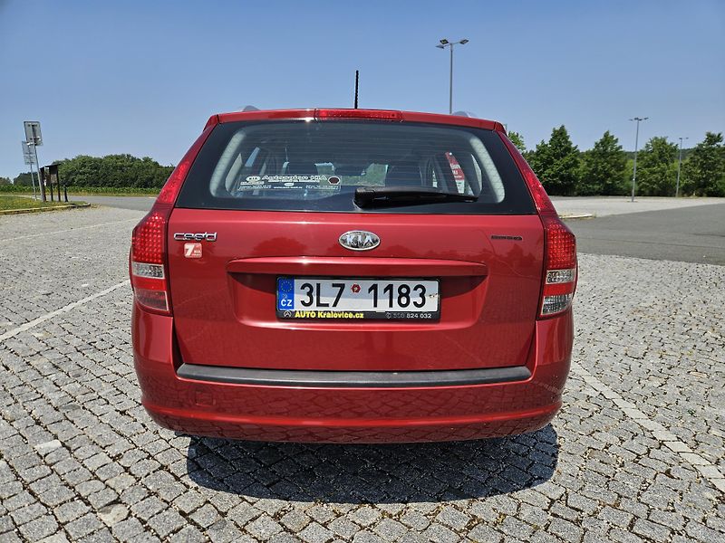 Kia Ceed (2011) 1.4 66kw, MOŽNÉ SPLÁTKY  - fotka 8 z 26