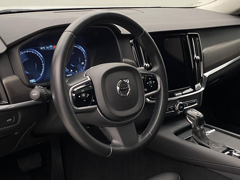 Volvo V90 CC T5 AWD MOMENTUM REZERVACE - fotka 18 z 46