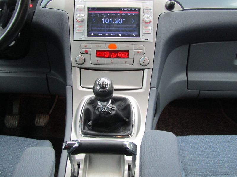 Ford Galaxy (2006) 2.0 TDCi 96kW  ZIMNÍ PNEU 7MÍS - fotka 17 z 40