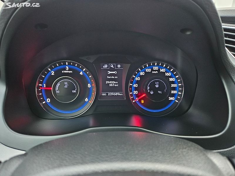 Hyundai i40 100kW VÝHŘEV KAMER DPH - fotka 30 z 44