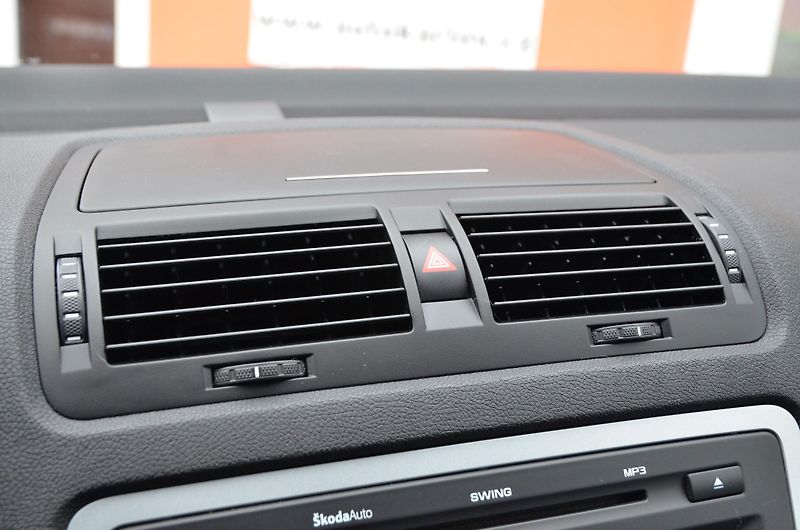 Škoda Octavia (2009) 1.6 MPi 75kW Ambition / ČR - fotka 26 z 31