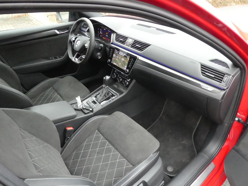 Škoda Superb Kombi 2,0TDi 147kW SPORTLINE - fotka 12 z 15