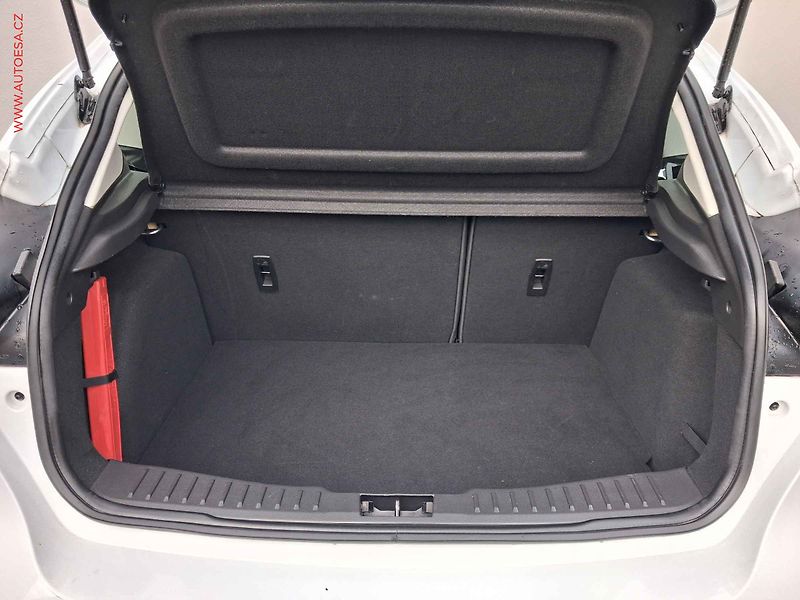 Ford Focus (2017) 1.5.EB, 1.maj,ČR, Titanium - fotka 7 z 18