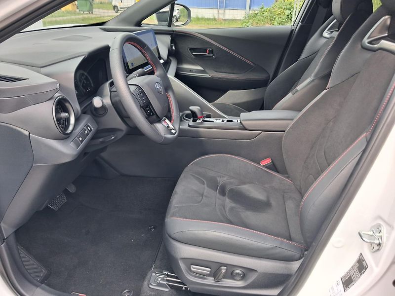 Toyota C-HR 2,0 HEV e-CVT GR Sport - fotka 11 z 26