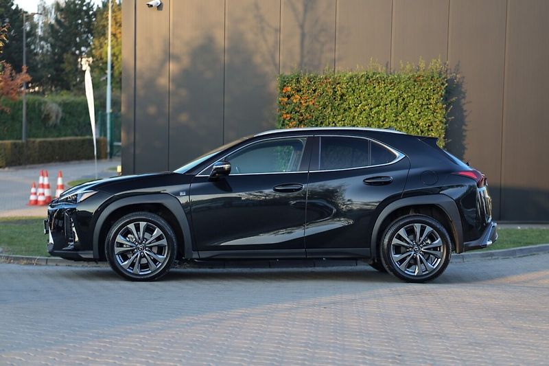 Lexus UX 250h 300H 2,0 HEV F SPORT DESIGN - fotka 25 z 25