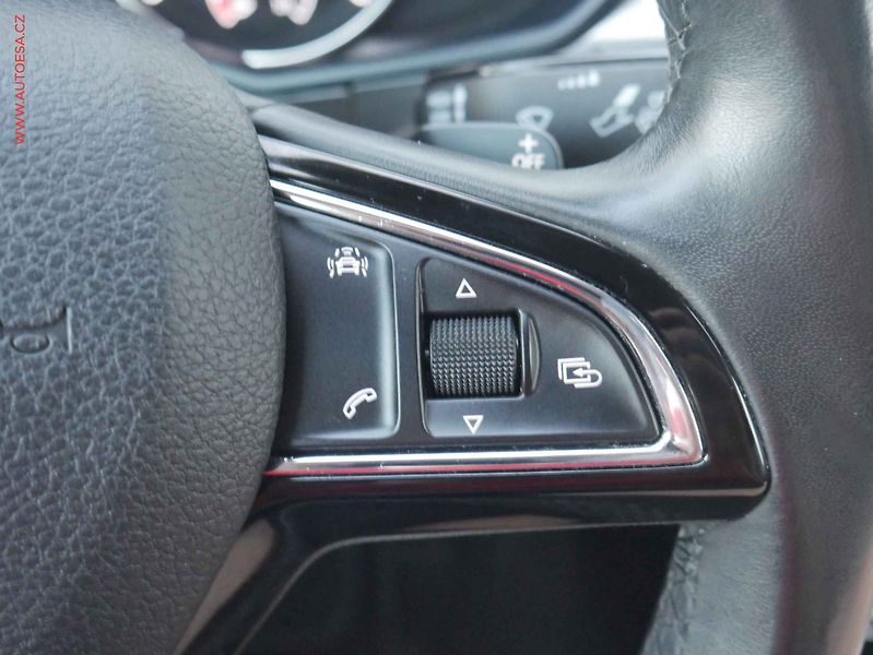 Škoda Superb (2016) 2.0TDi, ČR, AT, navi, bixen - fotka 14 z 15