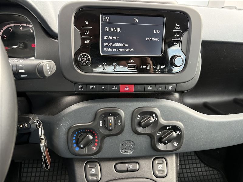 Fiat Panda 1,0 Hybrid Klima CZ 1 MAJITEL - fotka 10 z 25