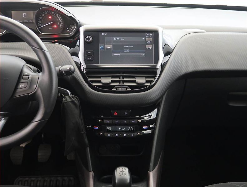 Peugeot 2008 (2016) 1.2 PureTech, Tempomat - fotka 12 z 17