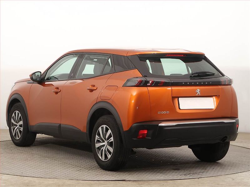 Peugeot 2008 (2021) 1.2 PureTech, ČR,1.maj - fotka 4 z 13