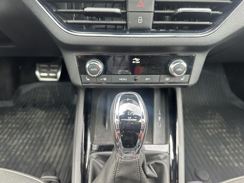 Škoda Kamiq (2023) 1.5 TSI Monte Carlo rezervace - fotka 29 z 34