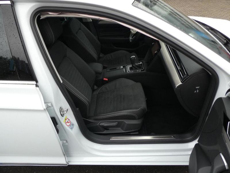 Volkswagen Passat Kombi 2,0 TDi 110kW automat na - fotka 12 z 15