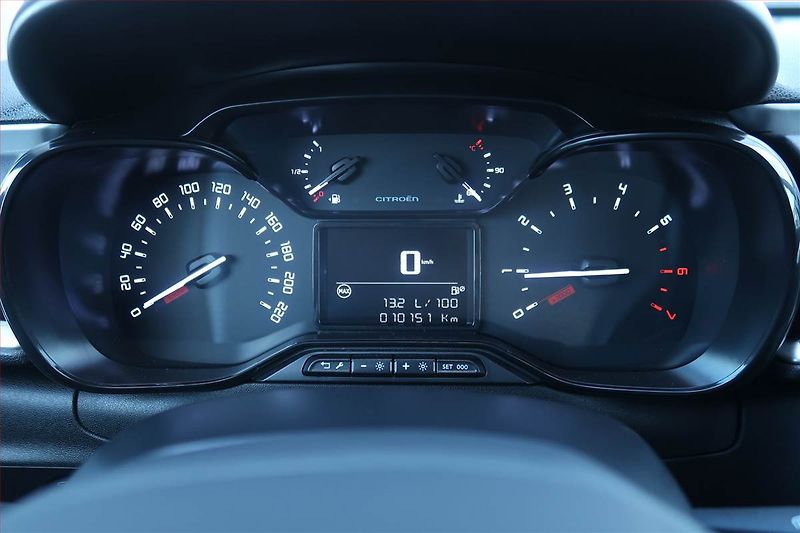Citroën C3 (2020) Shine 1.2 PureTech, Tempomat - fotka 11 z 23