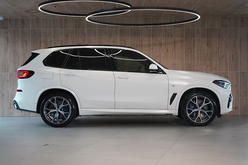 BMW X5 40d xDrive, Nezávislé, Vzduch - fotka 6 z 50