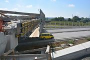Deset kilometrů dlouhý úsek dálnice D1 mezi Říkovicemi a Přerovem míří do finále. Náročná je stavba mimoúrovňového křížení MÚK Přerov - sever.
