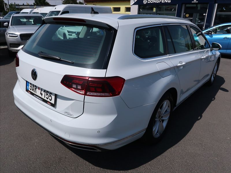 Volkswagen Passat 2,0 TDi,110kW,1majČR,Elegance - fotka 3 z 24