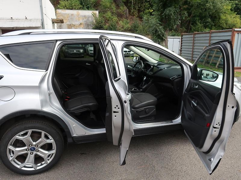 Ford Kuga (2018) 2,0TDCi,110kw,AP,4x4,18ALU - fotka 16 z 36
