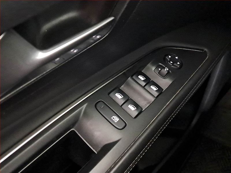 Peugeot 3008 (2018) 1.6 BlueHDi, Automat - fotka 18 z 18